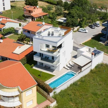 Nyaraló Mit Privatpool Fuer 8 Personen Ca 175 Qm In Medulin, Istrien Suedkueste Von Istrien *